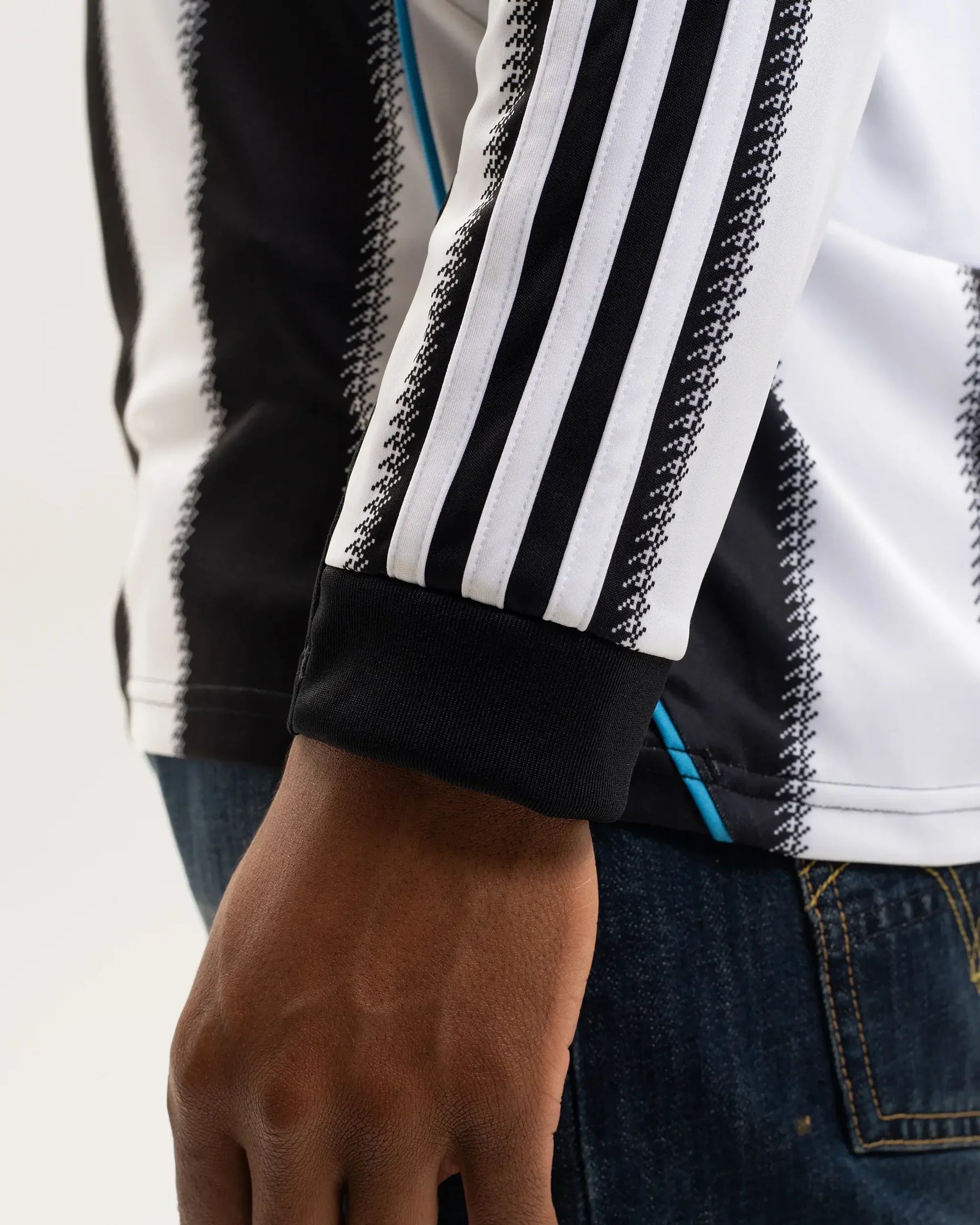 Camisa Newcastle I Manga Longa 25/26 - Torcedor - Adidas - Branca e Preta