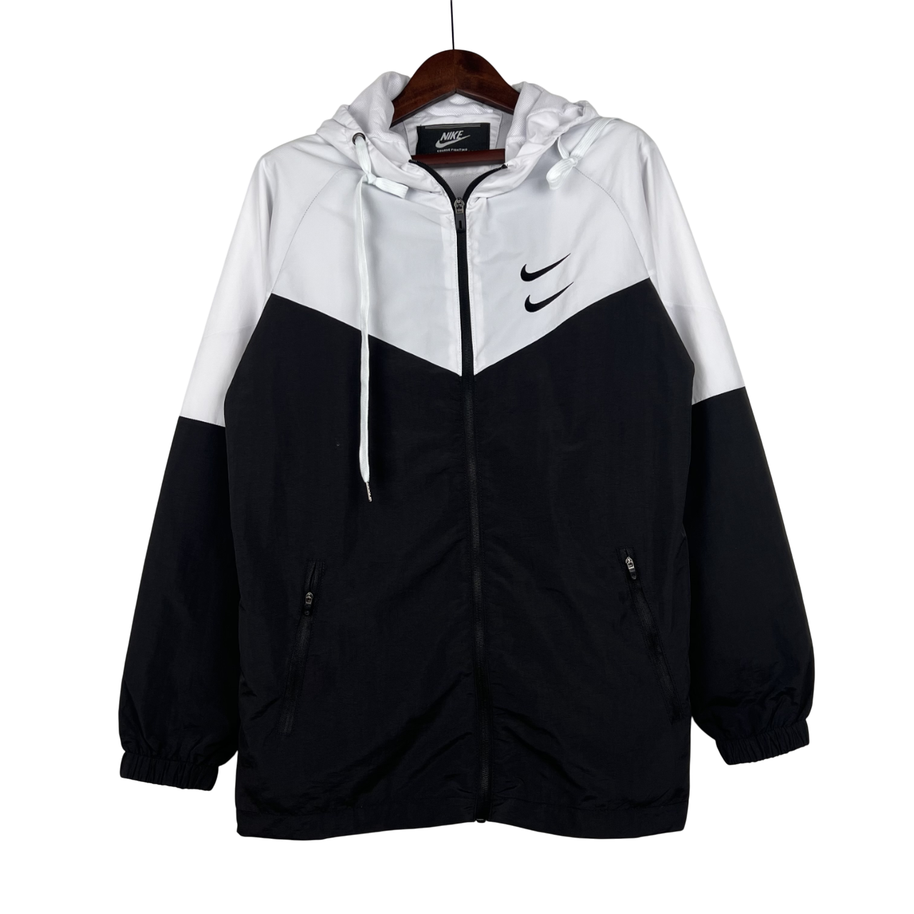 Corta Vento Nike - Preto e Branco - Double Swoosh