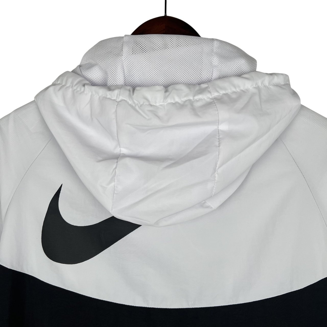 Corta Vento Nike - Preto e Branco - Double Swoosh